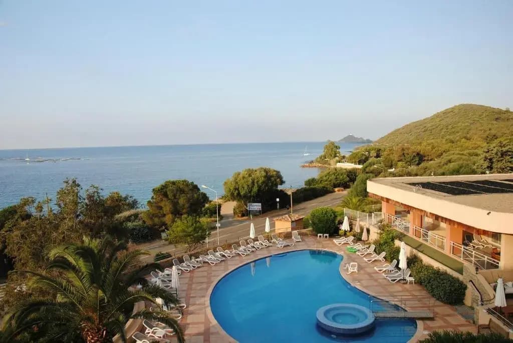 Appartement VAIANA avec piscine en bord de mer - Miniature 8