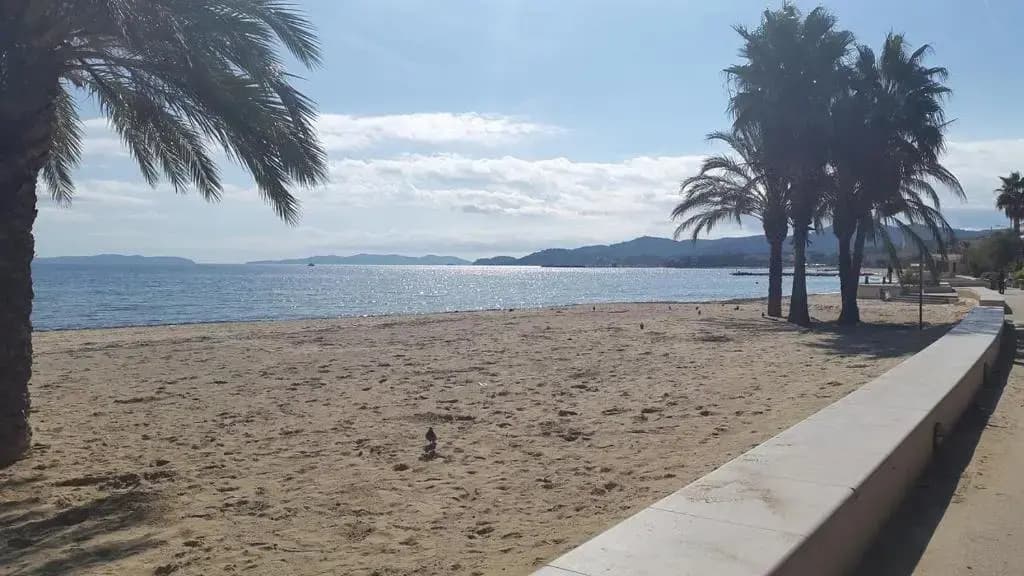 MAZET DE LA MER 54M2 LAVANDOU 100M PLAGE avec PISCINE - Miniature 8