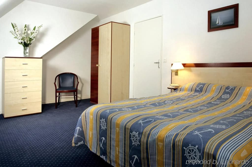 BRIT HOTEL Confort Lannion Centre Gare - Photo 4