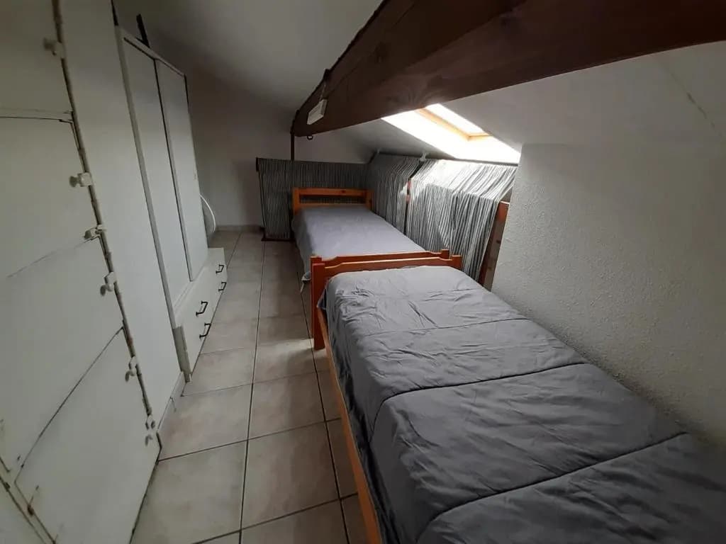 Belle villa climatisée 4 couchages a 100 m de la plage 1 chambre 1 mezzanine terrasse parking dans résidence sécurisée LRV...