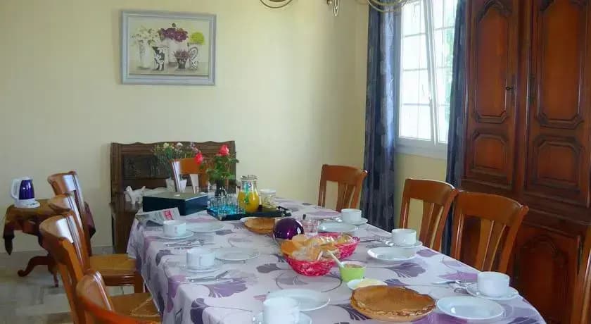 Au calme aux chambres de Kerantum avec cuisine à disposition. - Miniature 7