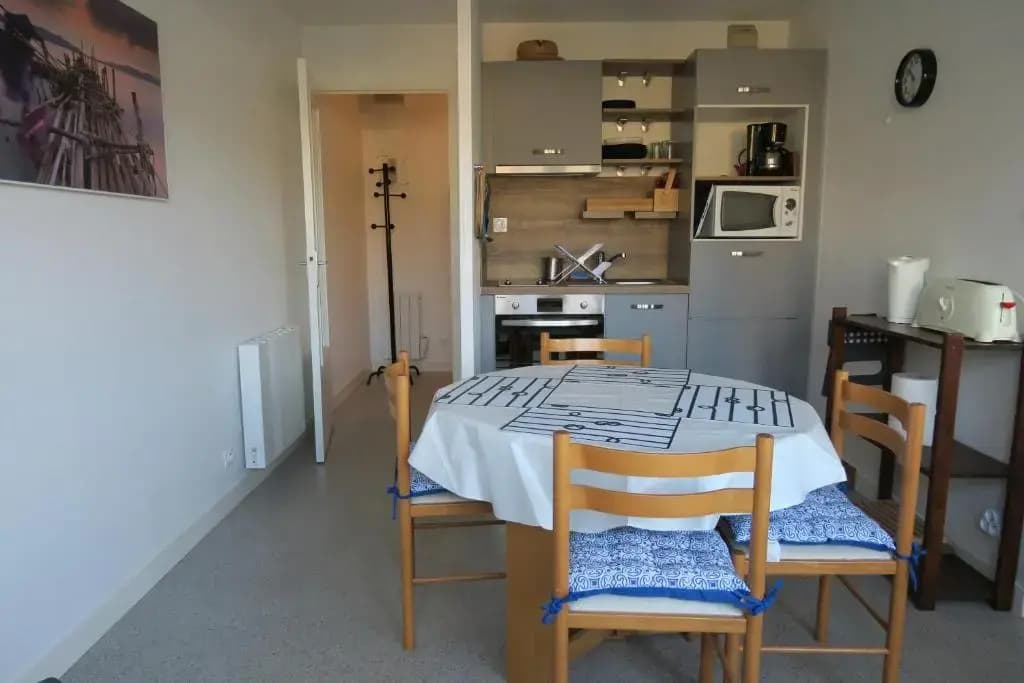 Appartement avec balcon à 20m de la plage de Trestraou à PERROS-GUIREC Ref 853 - Miniature 8