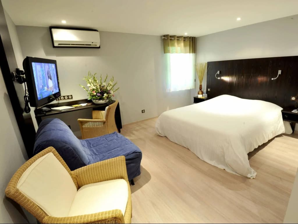 Cottage Hotel - Photo 5