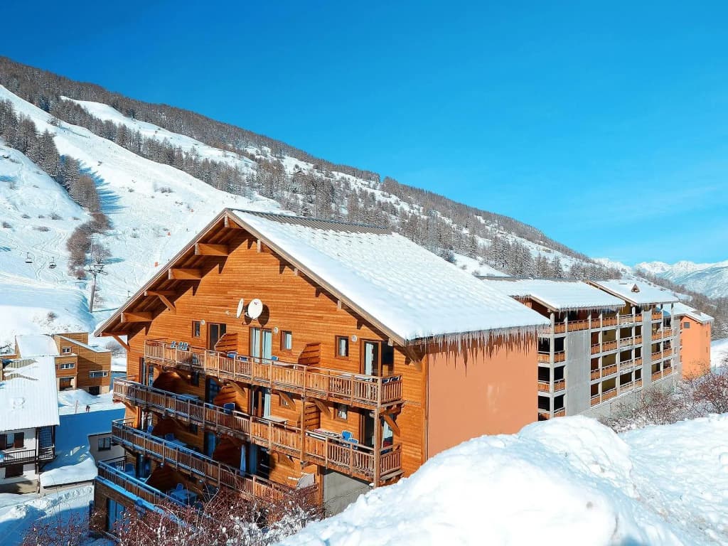 Slopeside Chalet in Vars - Photo 5