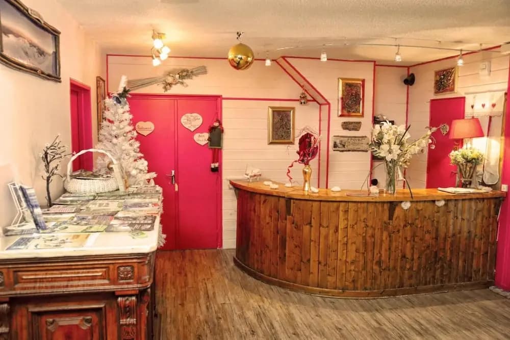 Le Blanchon Hotel - Photo 2