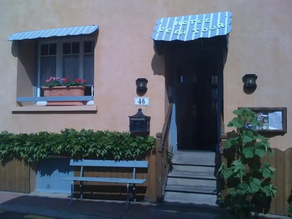 Hôtel de la Tour - Photo 1
