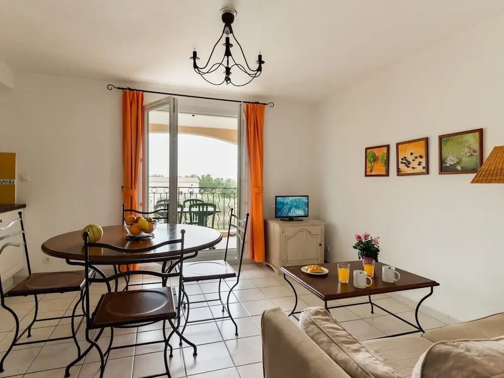 Apartment in Provencal Style in a Beautiful Landscape - Photo 5