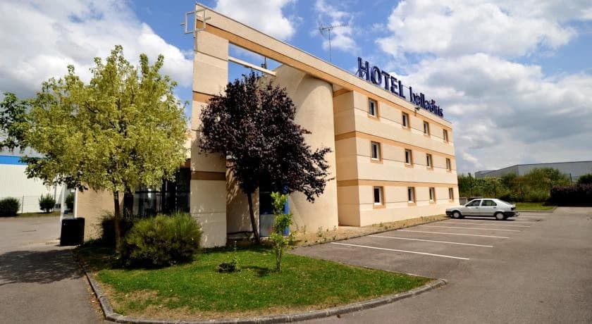 Brit Hotel Saint-Quentin - Photo 1