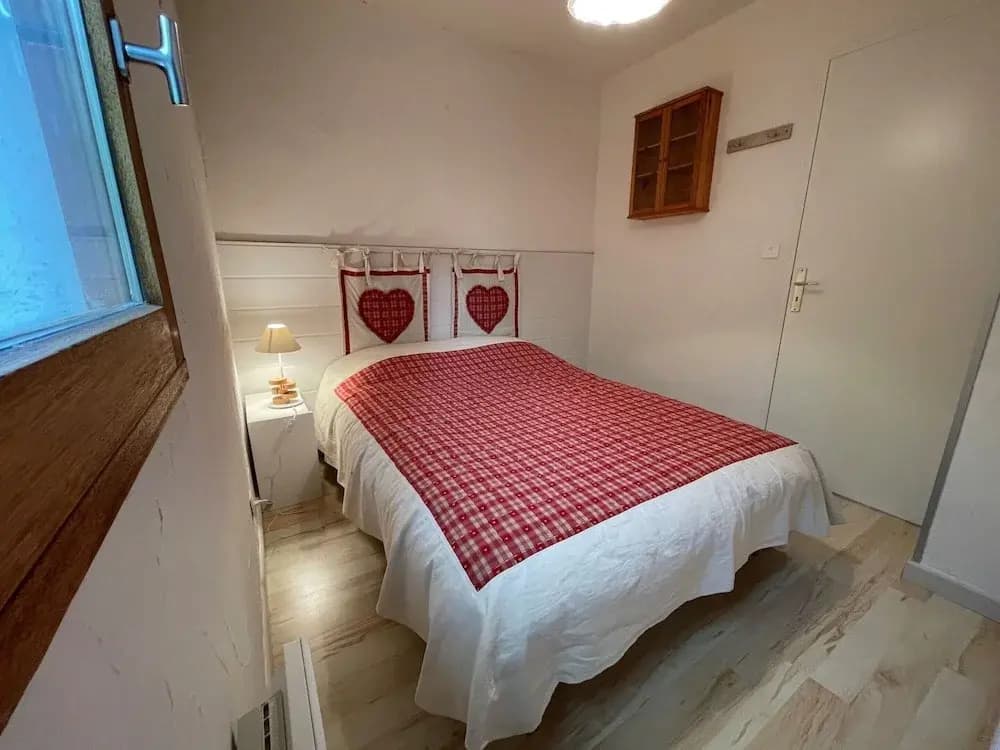 Modern Fourth-floor Apartment - Photo 2