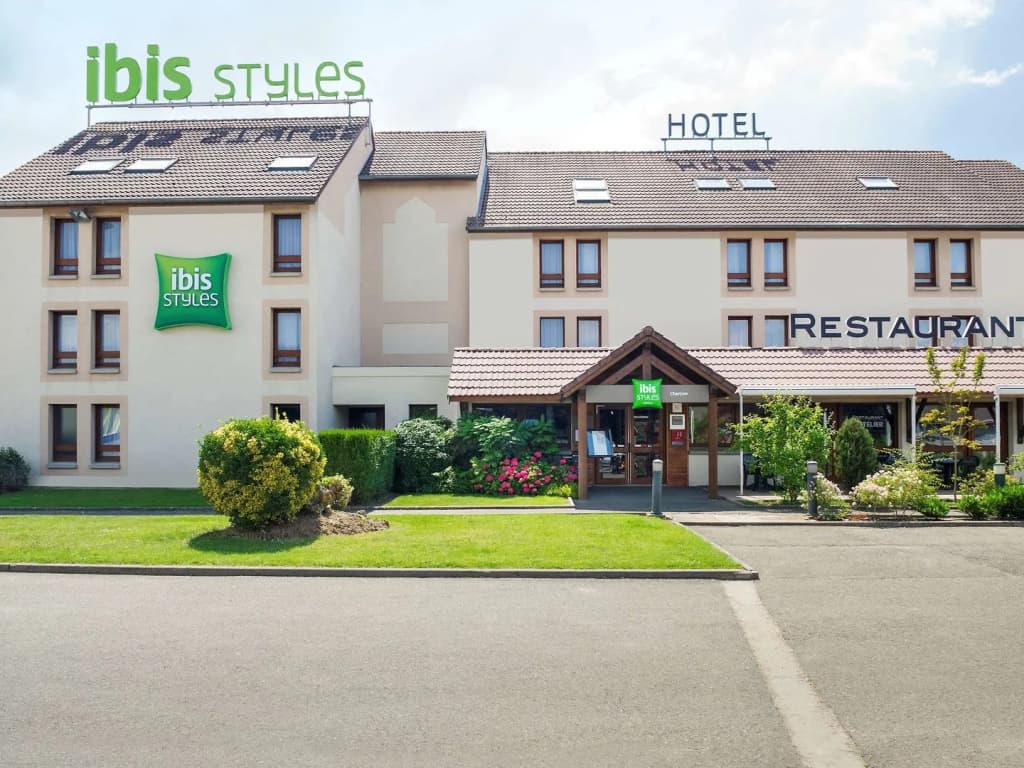 ibis Styles Chartres - Photo 1
