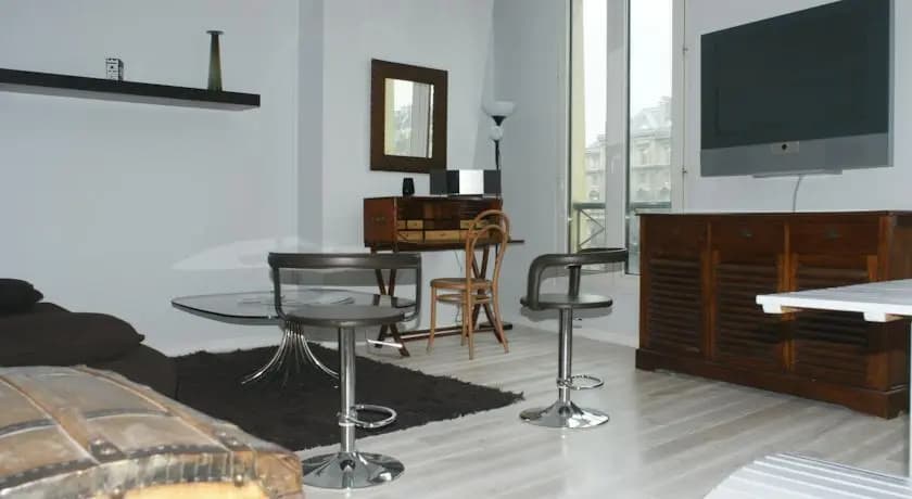 3-Bedroom Apartment Quai Des Grands Augustins - Photo 2
