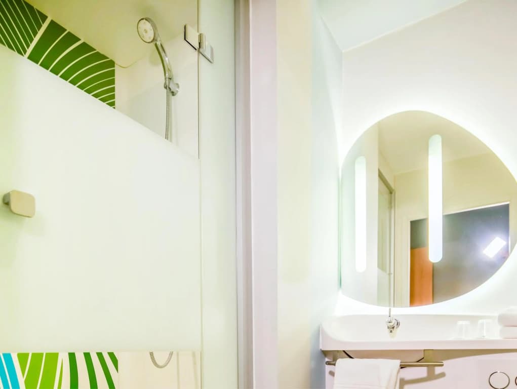 ibis budget Saint Martin de Crau Porte de Camargue - Miniature 7