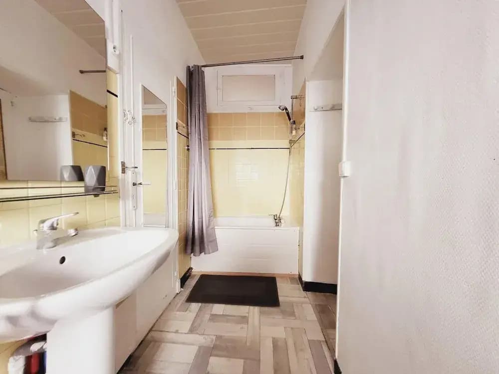 Bright Apartment in Saint Ambroix Near Amenities - Miniature 8