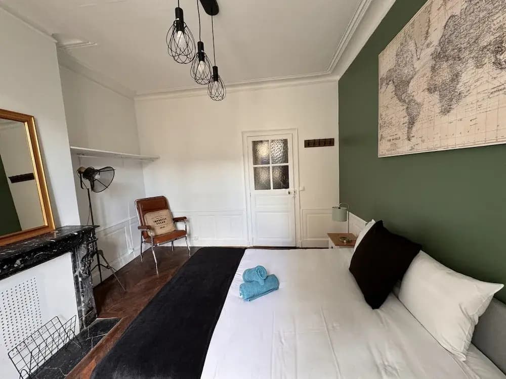 Refined Apartment With Courtyard in La Mans - Miniature 6
