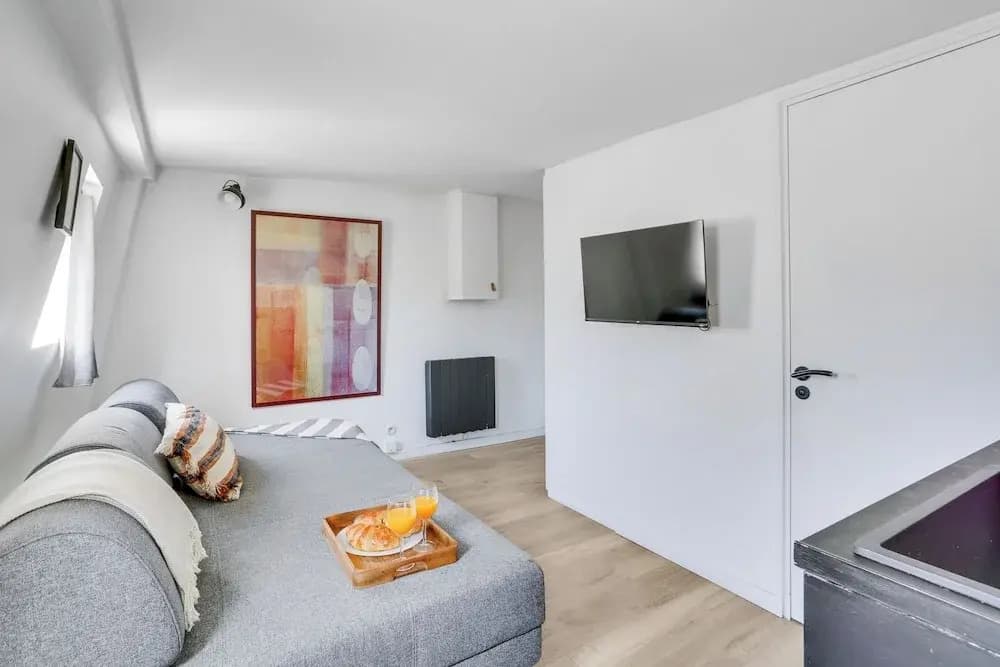 Cozy 1BR Flat in the Heart of République - Miniature 7