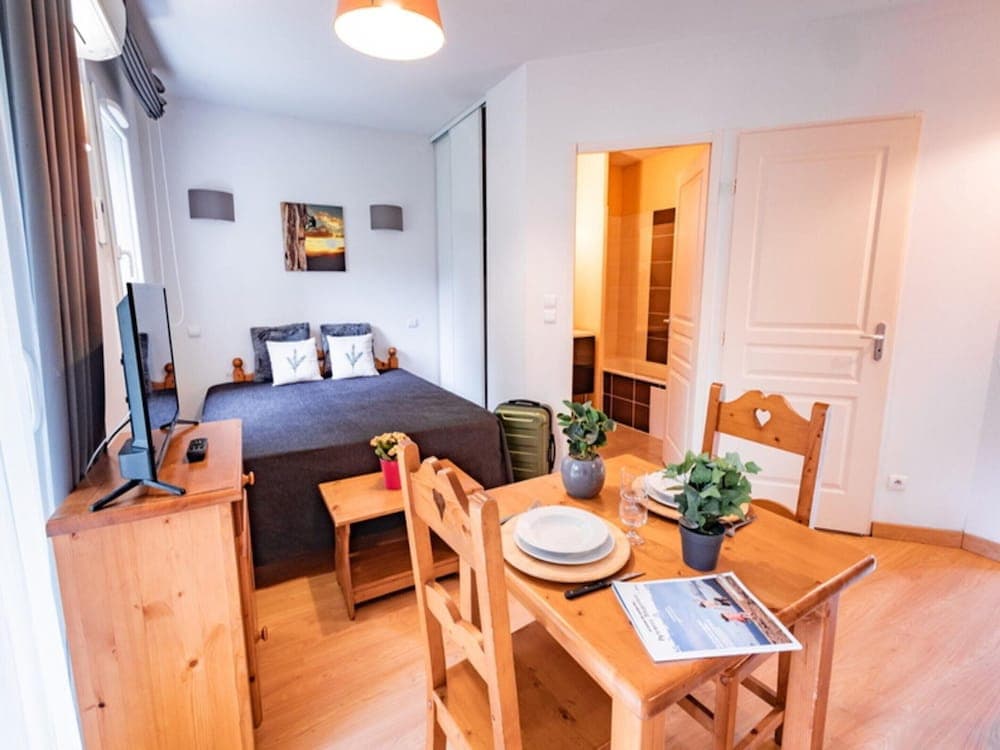 Cozy 2-bedroom Apartment for 4 People - Photo 1