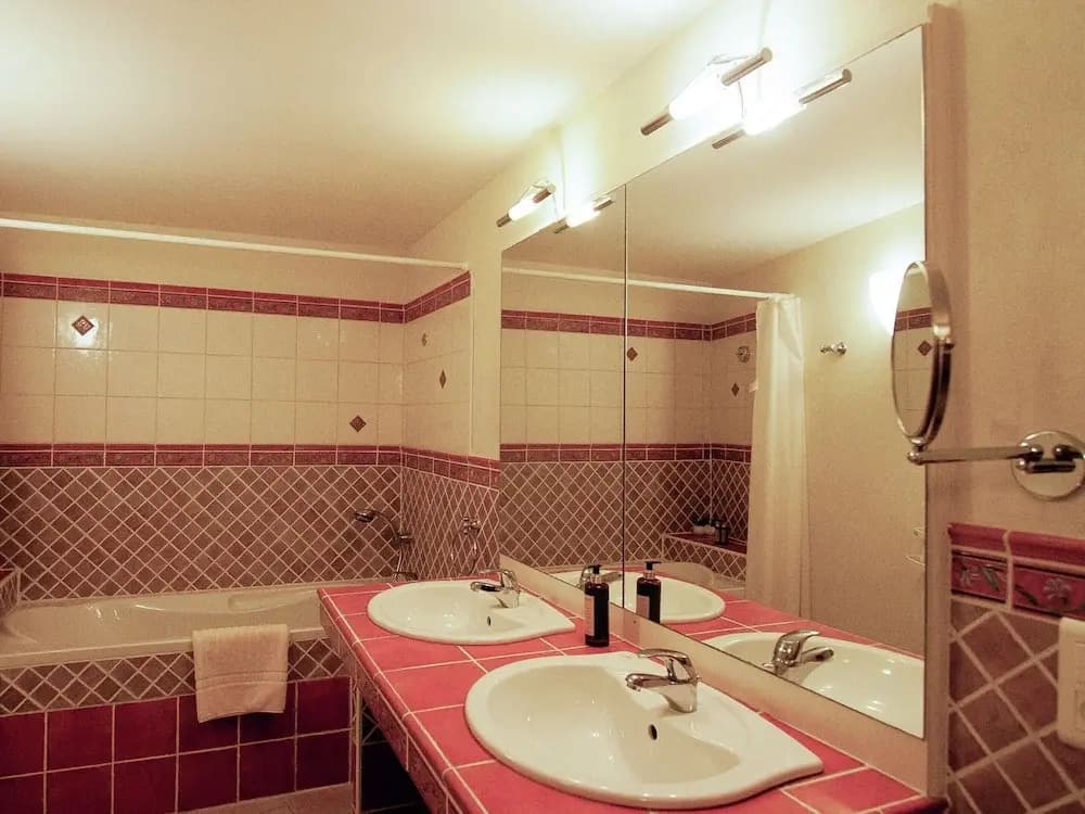 Luxury Apartment With Terrace, Sauna, Tennis, Pool - Miniature 7