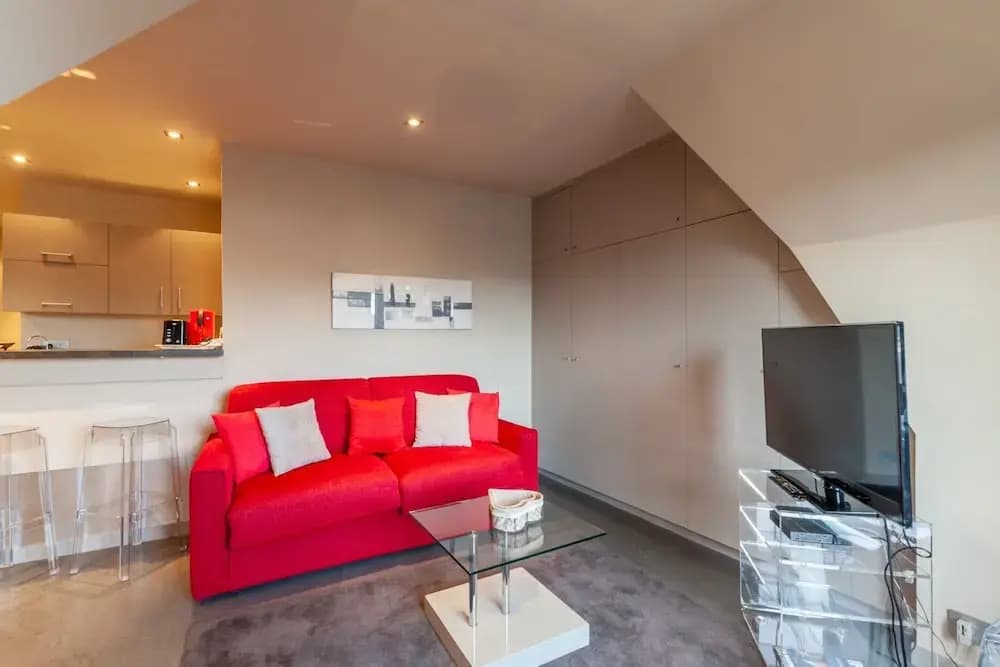 Apartment With Parking on Place de Morny - Photo 3
