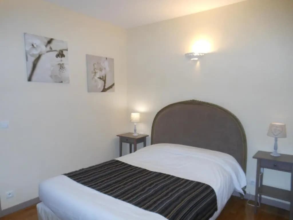 Hôtel de l'Ecu de France - Photo 2