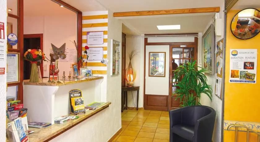 Hôtel La Croix de Malte - Photo 2