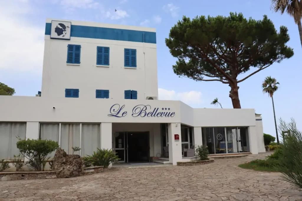 Hotel Le Bellevue - Photo 1