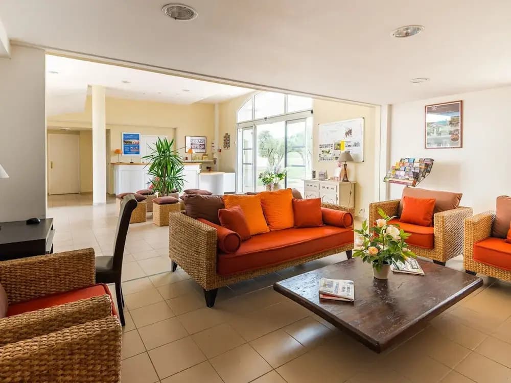 Apartment in Provencal Style in a Beautiful Landscape - Photo 2