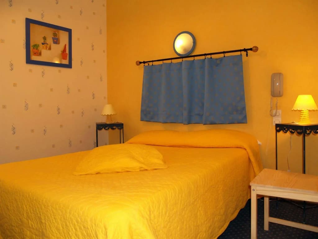Hôtel Central - Photo 3