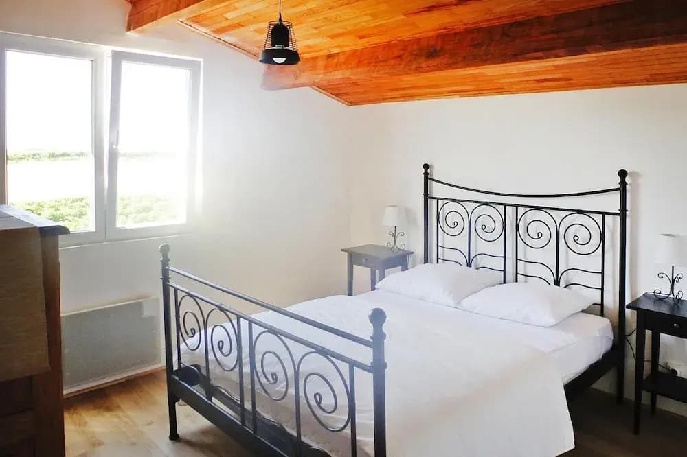 Holiday Home in Chenac With Stunning Terrace Views - Photo 4