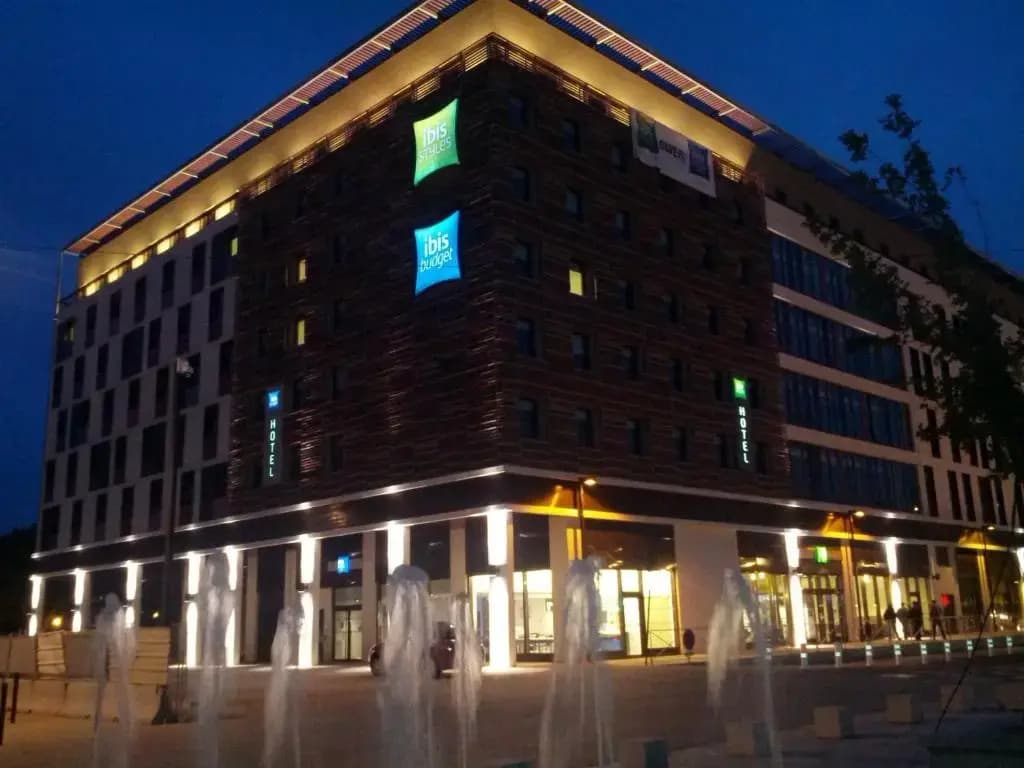 ibis budget Nimes Centre Gare - Photo 1