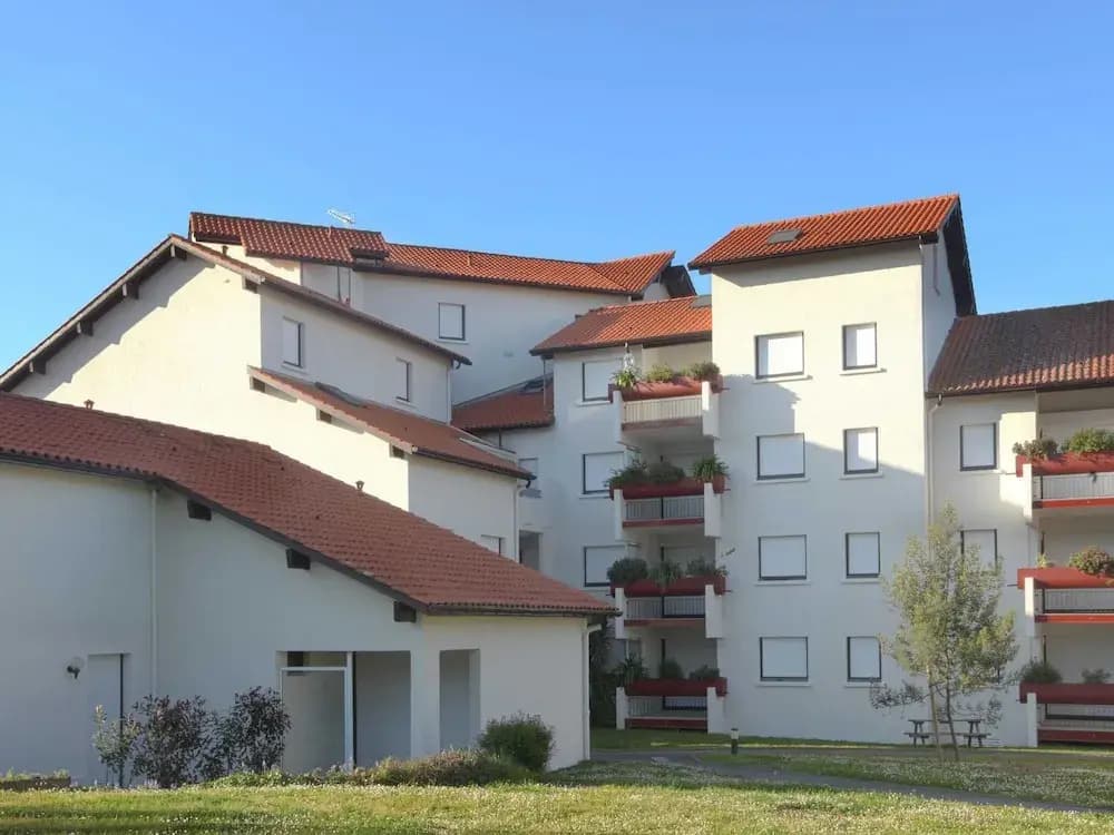 Inviting Apartment With Balcony - Photo 3