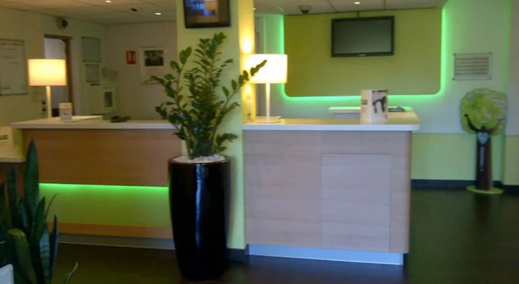 ibis budget Paris Porte de Bagnolet - Photo 2