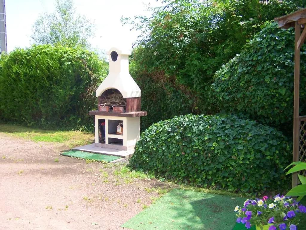 Maison de 2 chambres avec jardin amenage et wifi a La Chapelle aux Choux - Miniature 8