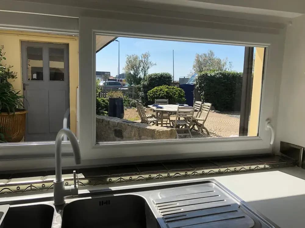 Charming Sea View Stay, 50m Close - Photo 5