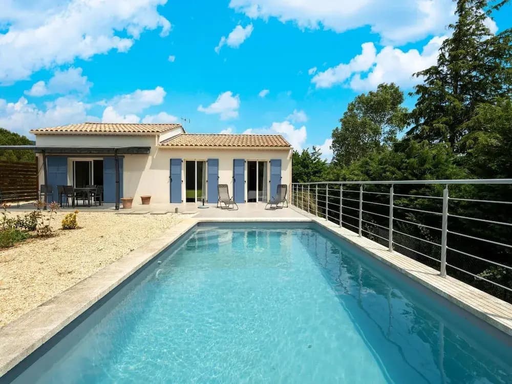 Cosy Holiday Home With Pool - Miniature 8