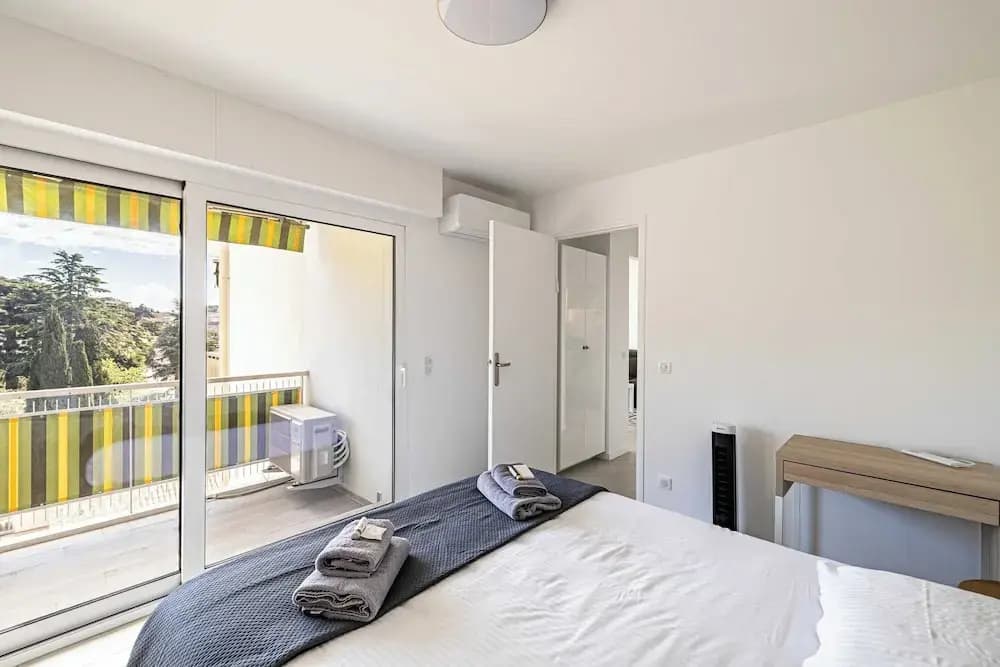 Elegance and Serenity With Terrace, View & A/C - Photo 2