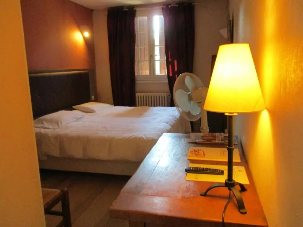 Hotel-Restaurant La Flambee - Photo 2