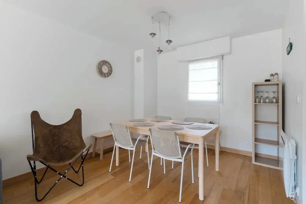 3 Bedroom Apartment With Garden and Swimming Pool - Miniature 8