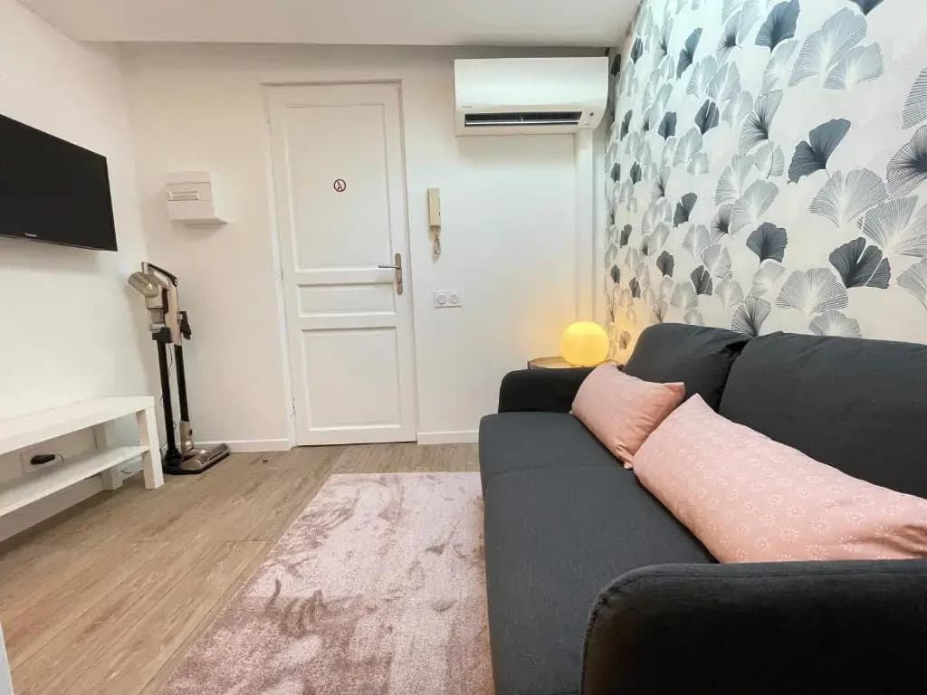 Nice Renting - FERSEN - 2 Rooms Vieil Antibes - AC - Safranier - Big Terrace - Miniature 6