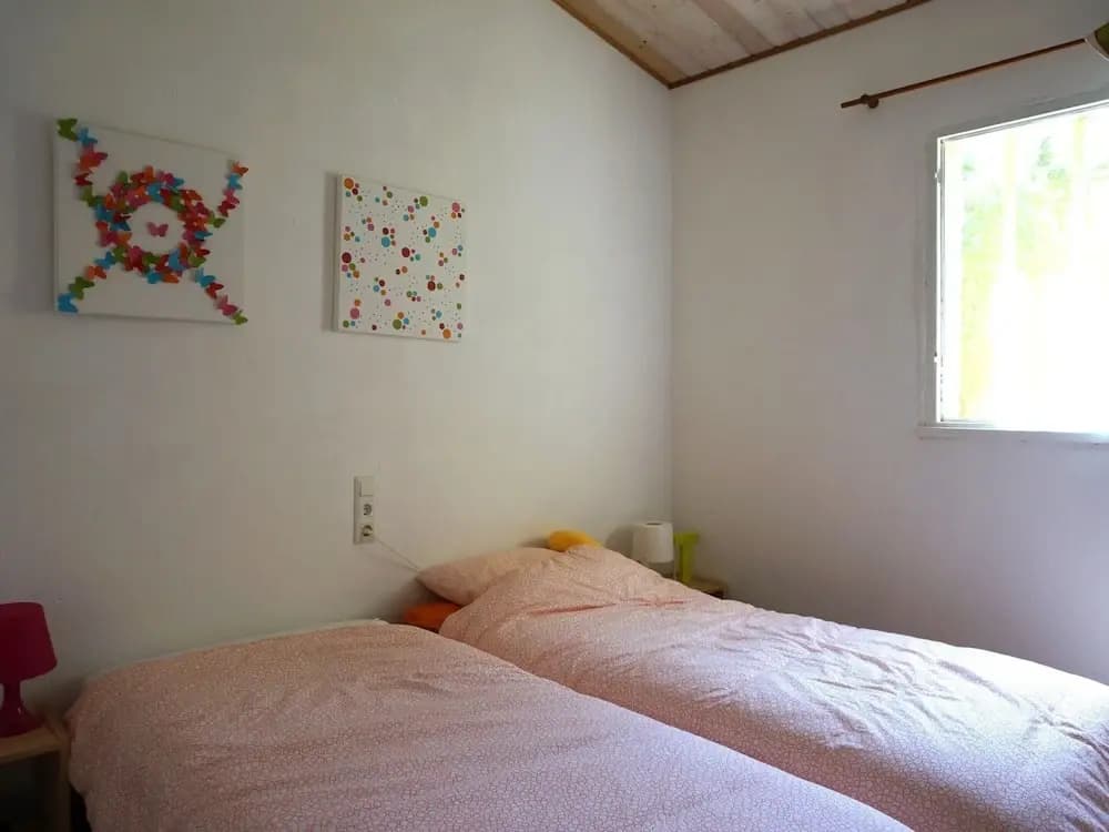 Beautiful House With Large Garden - Photo 1