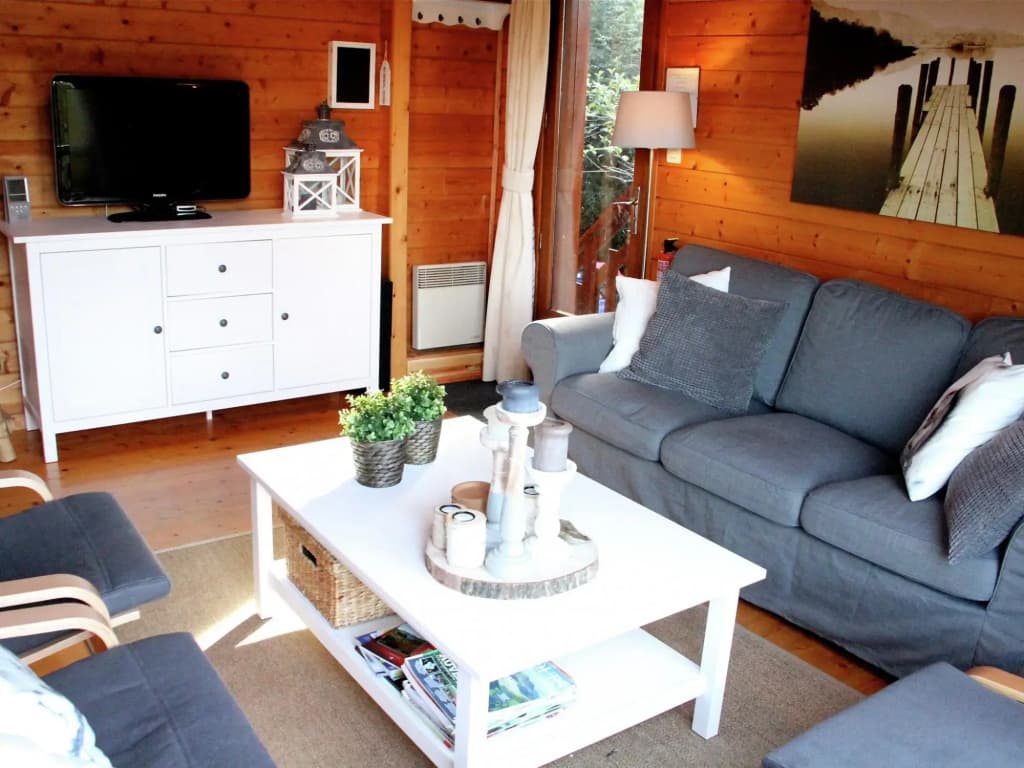 Cozy Holiday Home near Lake in Beaulieu - Photo 3