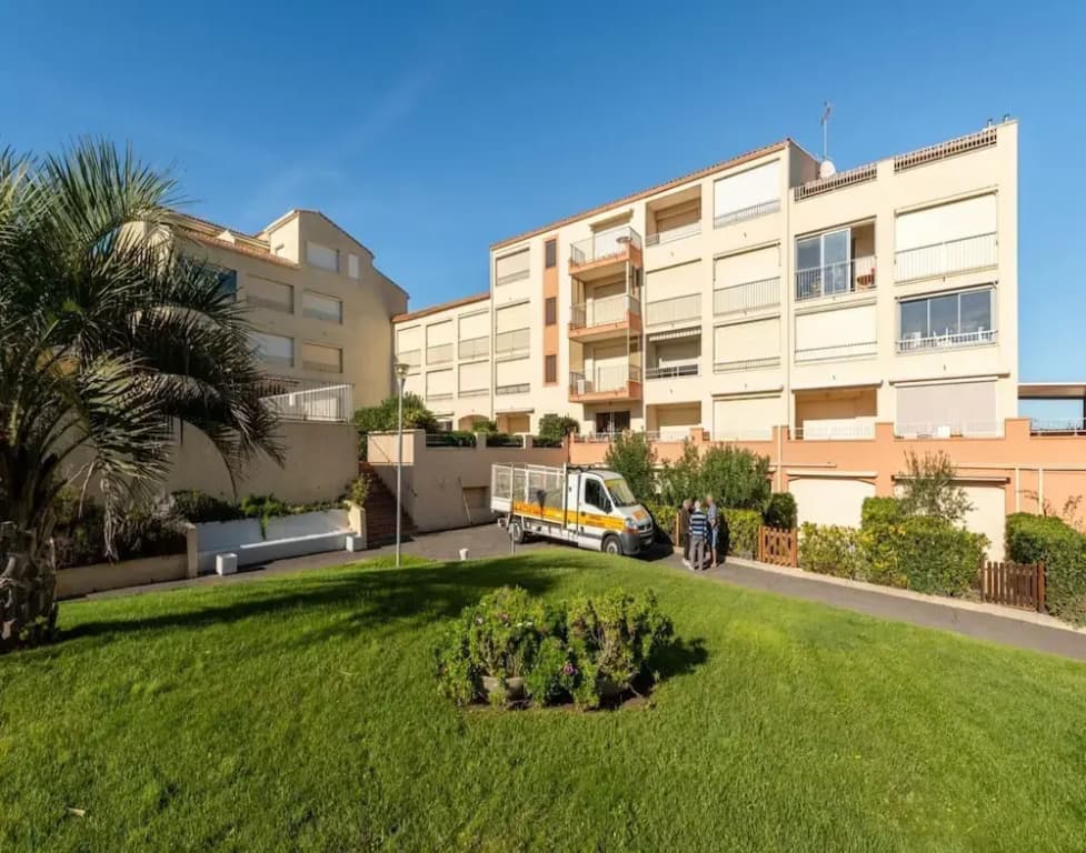Sunny Apartment by the Sea - Photo 1