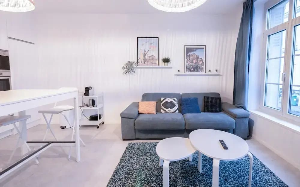 Urban Calm - Bright & Modern Stay - Photo 1