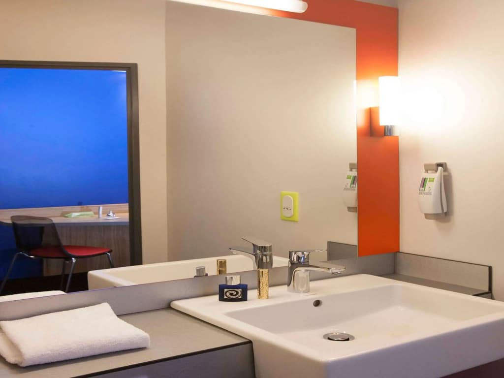 ibis Styles Romans Valence Gare Tgv - Miniature 8