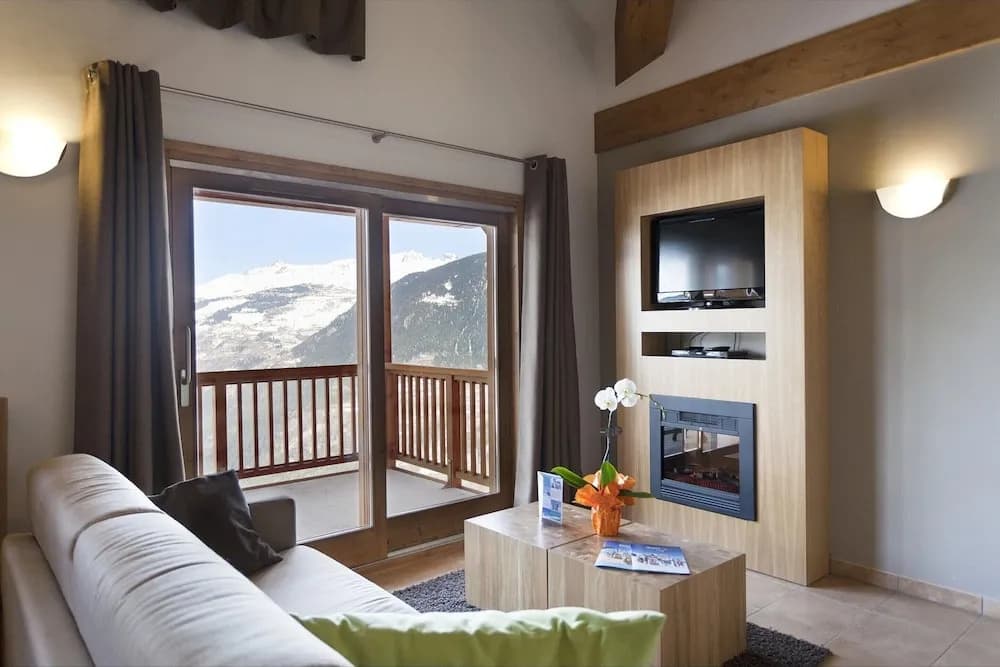 Apartment in France With Spa and Mountain Views - Miniature 6