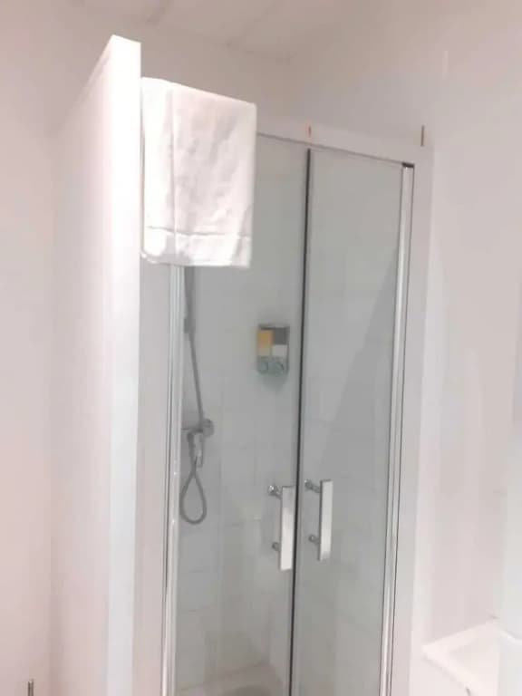 Apparthotel Area, Studios avec Salles de bains et kitchenettes privatives et Chambres avec cuisine et salle de bains commu...