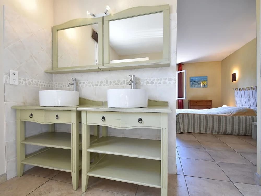 Spacious Villa in Vaison-la-Romaine with Swimming Pool - Photo 1