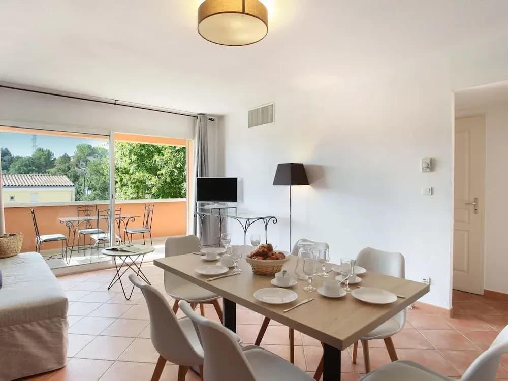 Apartment in Greoux-les-bains Near Lakes - Photo 4