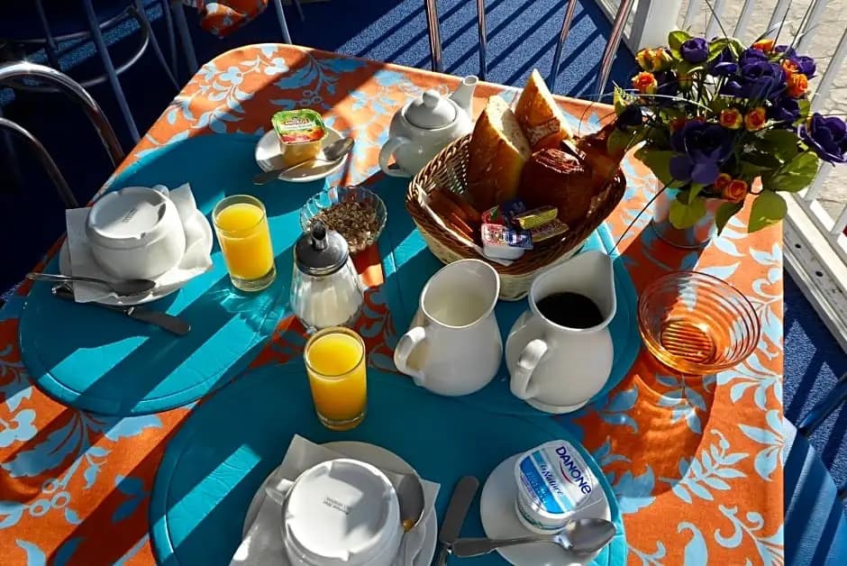 Hotel Cyrnea - Photo 4