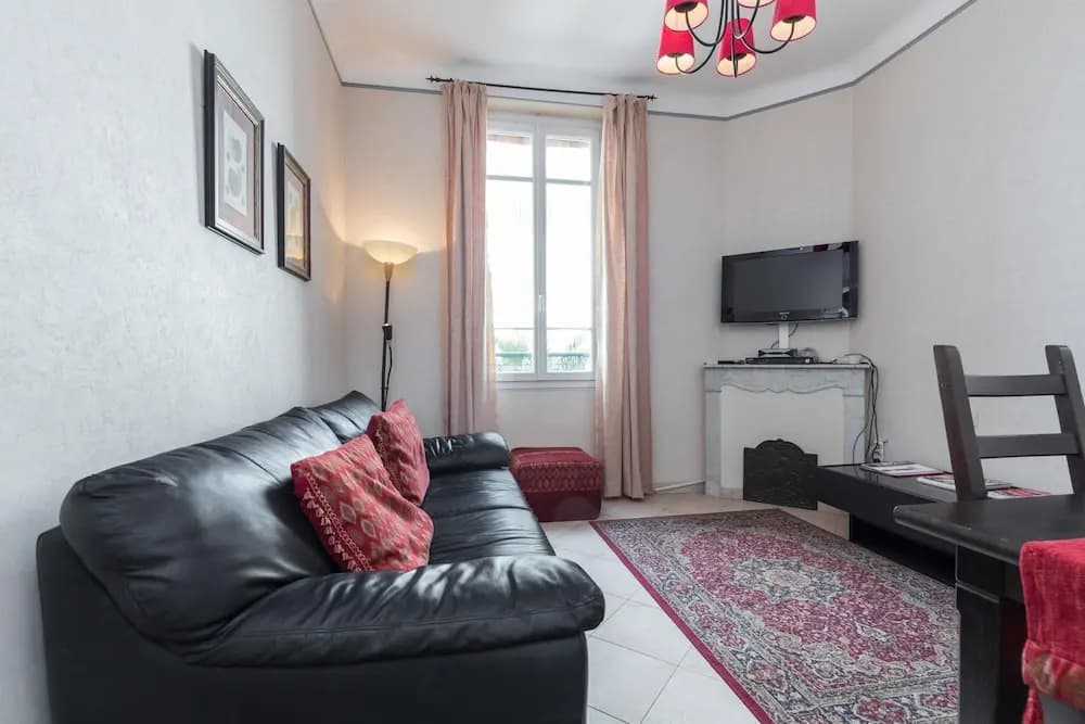 Three Bedroom two Bathroom Apartment in Center of Cannes on Quiet Street Minutes From the Palais - 2002 - Miniature 8