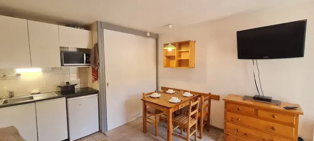Alpine Stay Near Ski Slopes - Photo 3